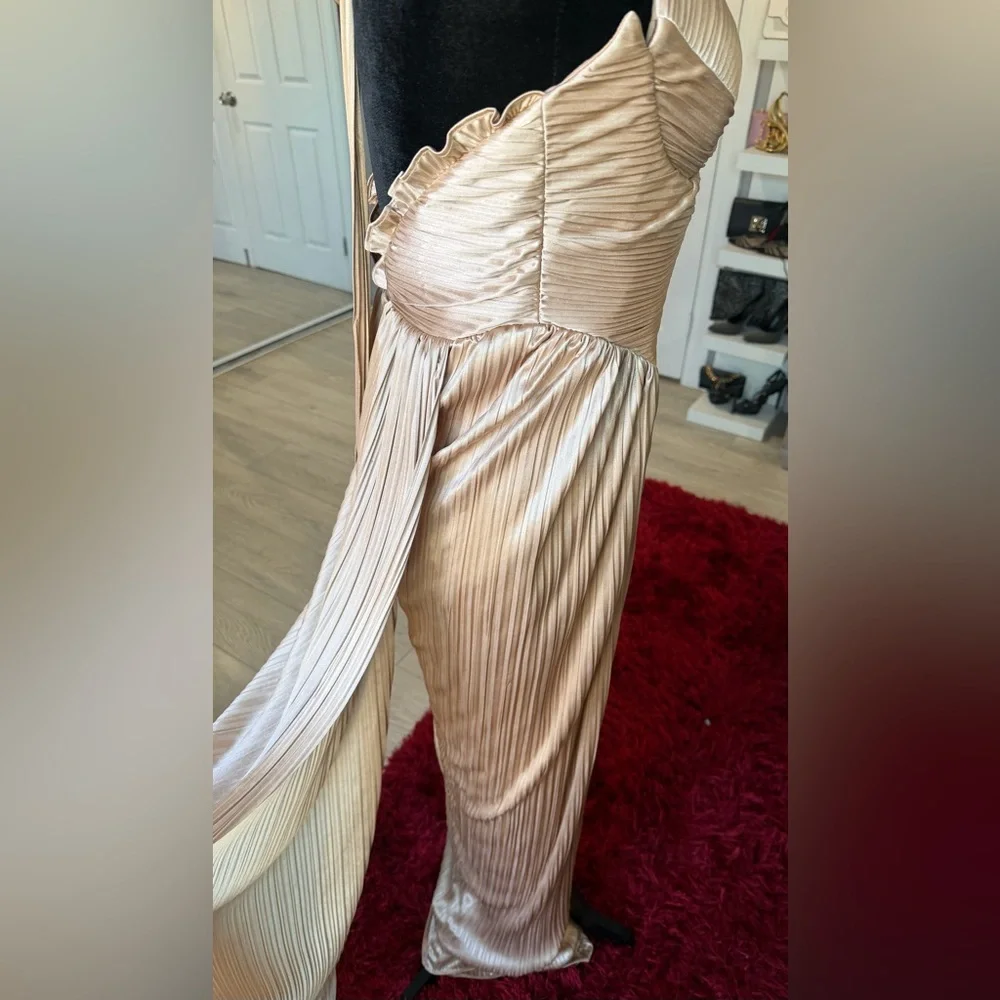 Elegant Tan Maxi Dress - Picture 6 of 9